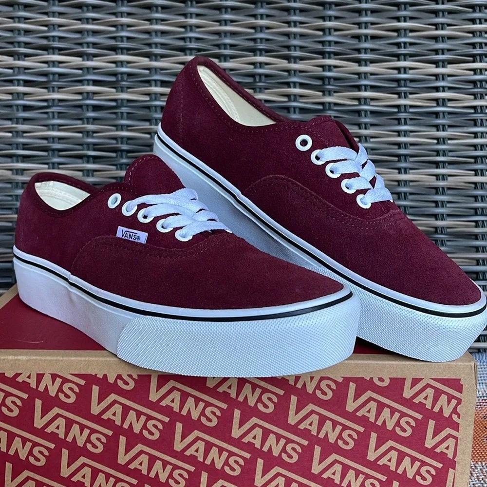 Vans WMNS Authentic Platfor
(Suede) Port Royale/True
VN0ARAVRJNR Platforms - Picture 13 of 16
